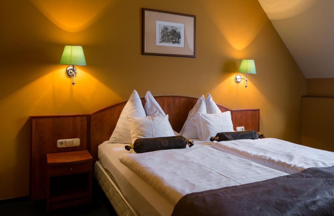Hotel Gottwald Tata Bagian luar foto